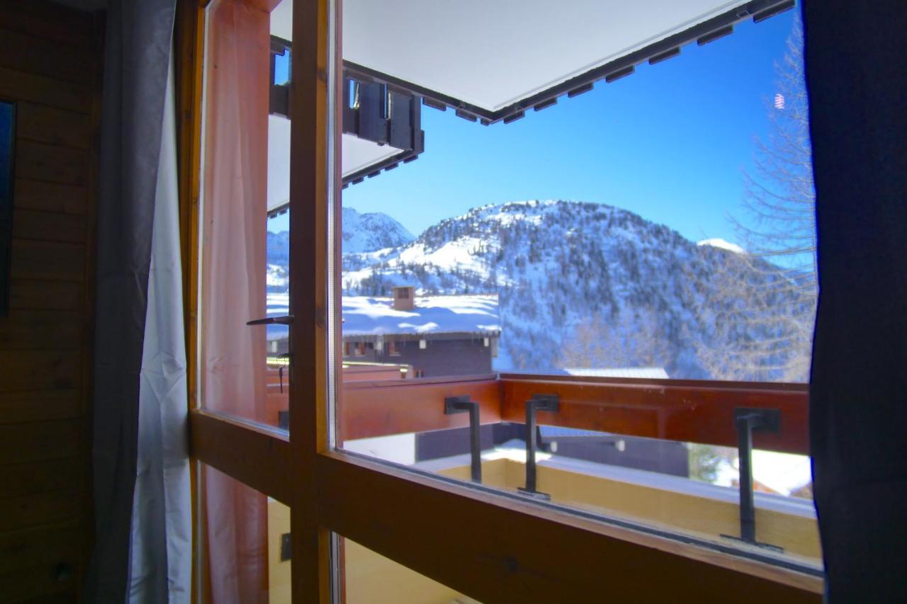2000 Au Hameau Apartment